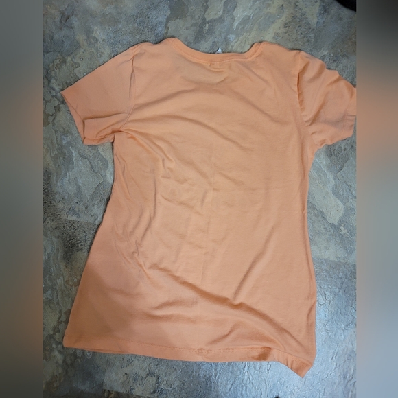 NWOT T-SHIRT - Picture 3 of 8